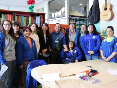Seremi de Educación visita a Director de la Escuela Hospitalaria de Puerto Montt, elegido uno de los 5 mejores profesores del país