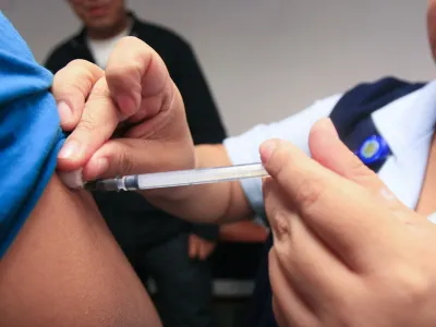 Seremi de Salud realizó vacunación preventiva a 3 contactos de caso importado de sarampión