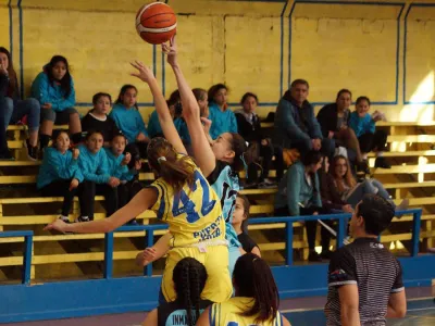 Sub 15 y Sub 18 de Puerto Varas Femenino lideran tabla de Femisur 2018