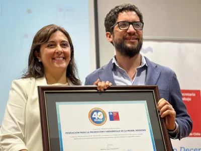 Subsecretaría del Trabajo entrega sello 40 horas a fundación Prodemu
