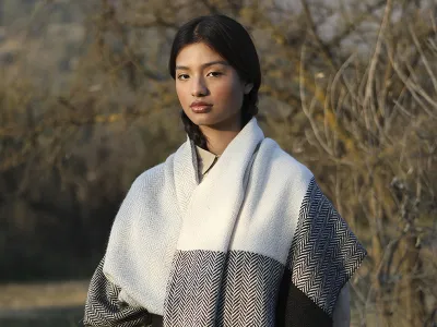 Tejidos por Artesanas Aymara: Artesanías de Chile lanza Colección de Textiles Contemporáneos de Alpaca
