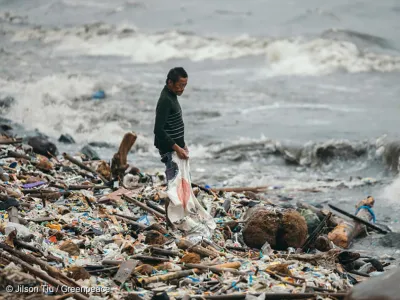 Tifones dejan en evidencia toneladas de basura: Impacto por tsunamis de plástico que azotan Filipinas