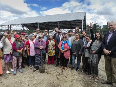 Tras 20 años, agrupación de feriantes Los Claveles recibirá mejoras en infraestructura para su espacio de venta