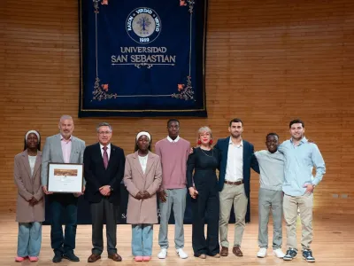 U. San Sebastián distingue liderazgo regional y concede Premio Aurora a familia de Puerto Varas