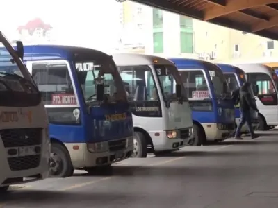 Usuarios del transporte público denuncian situación insostenible ante nuevas alzas en minibuses y colectivos en Puerto Montt, Puerto Varas, Calbuco, Llanquihue, Los Muermos y Maullín