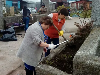 Vecinos de Los Canelos de Puerto Varas realizaron “Limpieza de Nuestra Plaza” 