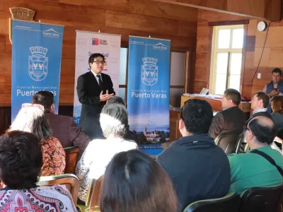 Vecinos rurales de Puerto Varas cuentan con radios portátiles para mejorar comunicación con la ciudad durante las emergencias 