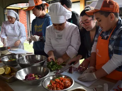 Ya se comenzó a preparar el gran ceviche de la Teletón: Se venderán mil porciones este sábado en Centro Teletón Puerto Montt